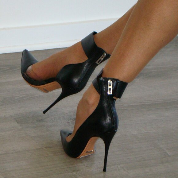 High Heels - Picture 6 of 7